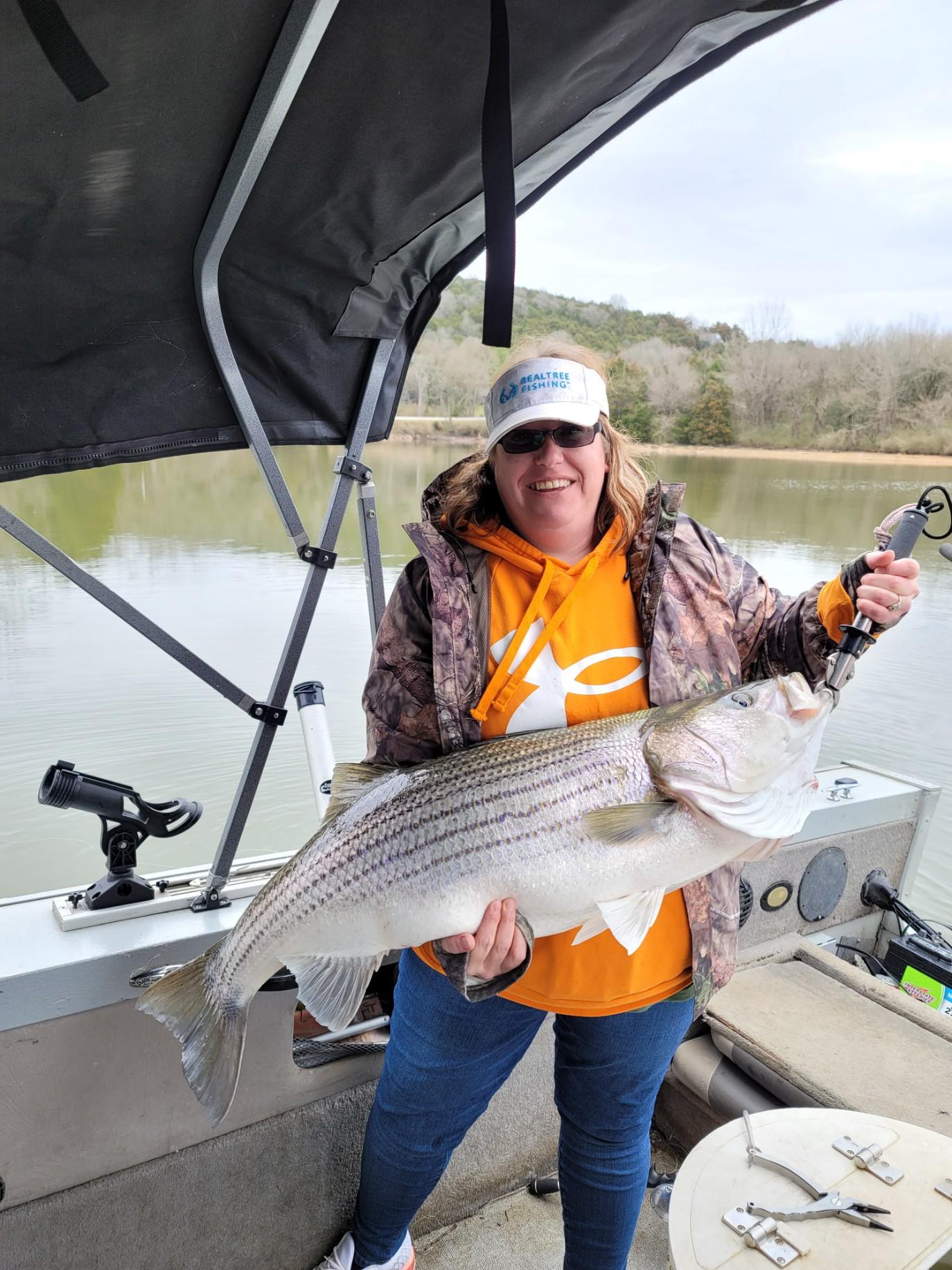 NASHVILLE FISHING CHARTERS AND FISHING GUIDE SERVICES